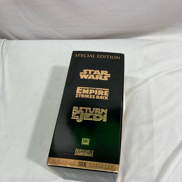 Vintage Star Wars Trilogy Special Gold Edition 1997 Vhs Box Set Factory Sealed - Picture 4 of 11